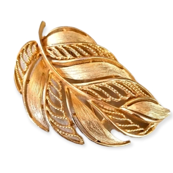 Vintage Signed LISNER Goldtone Leaf Brooch - Picture 3 of 15